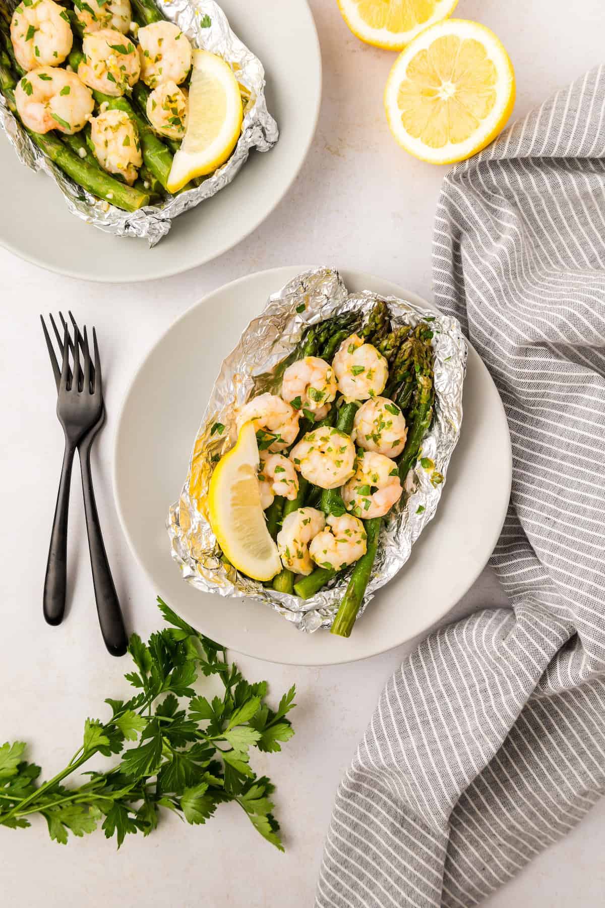 Easy Low-Carb Lemon Garlic Shrimp & Asparagus Foil Packs